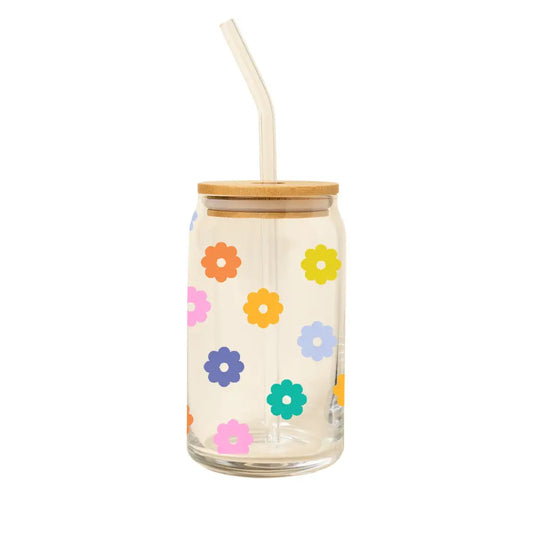 “Sippin’ in Bloom” – Daisy Can Glass filled with iced coffee on a sunny windowsill

“Floral Sips” – Glass styled with fresh daisies, a journal, and a gold pen

“Retro Refresh” – Daisy cup on a picnic blanket with citrus slices and sunglasses